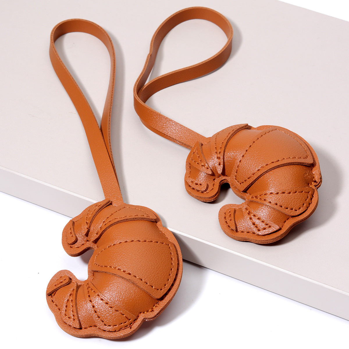 创意补丁牛角包PU皮挂件皮革包挂吊饰钥匙扣饰品配件批发厂货跨境