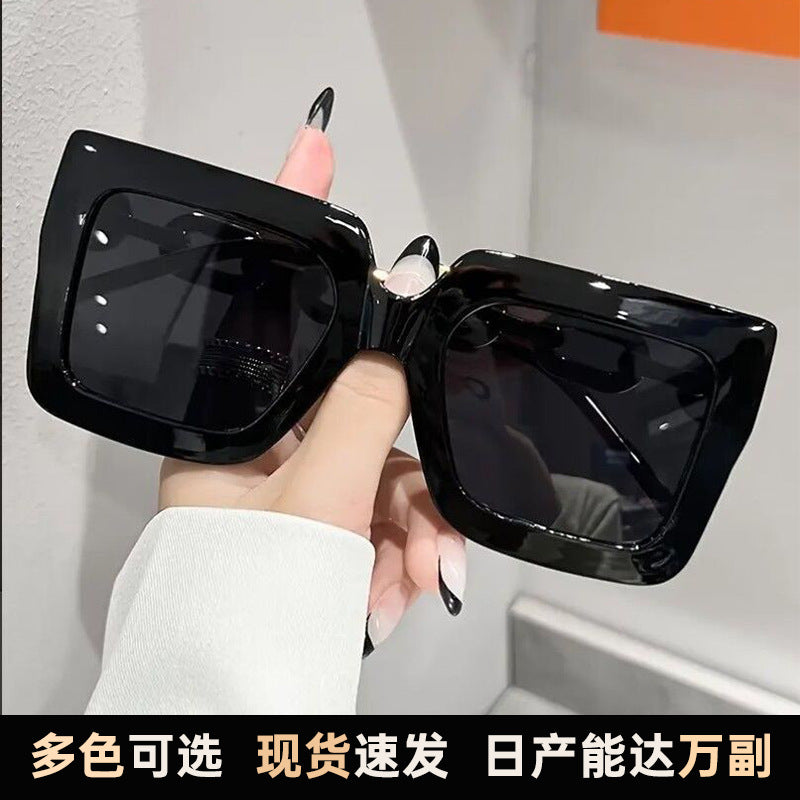 2025年时尚方框墨镜男女网红夏出街百搭高级感链条太阳镜防紫外线