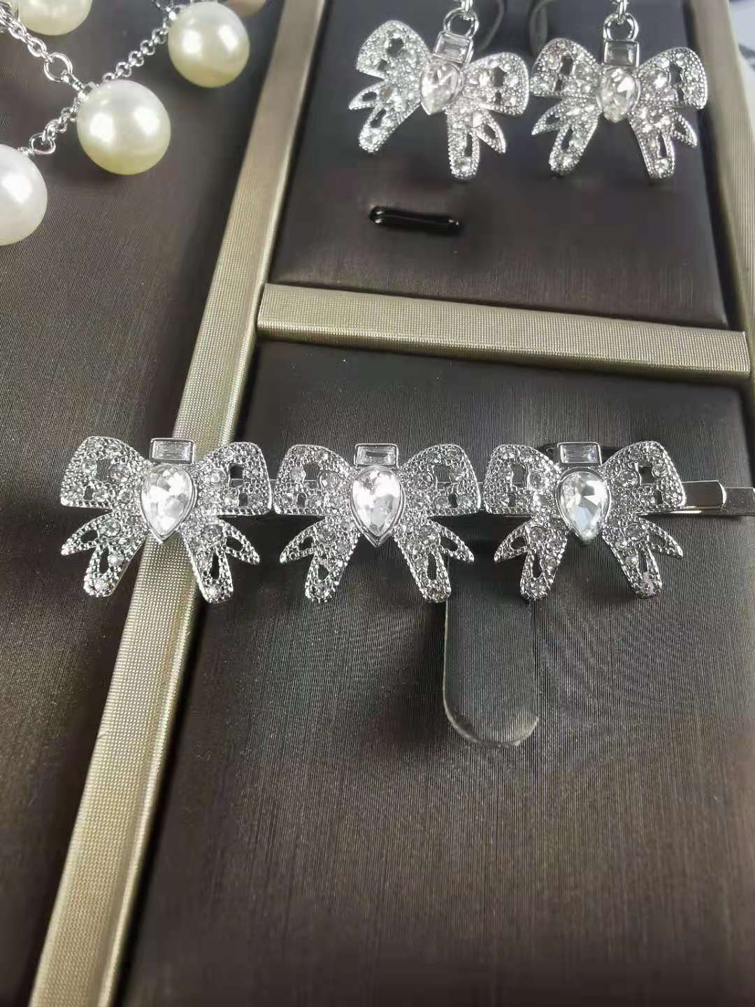 缪家新款miu耳环项链手链仿水晶发夹时尚气质小香蝴蝶结珍珠耳线