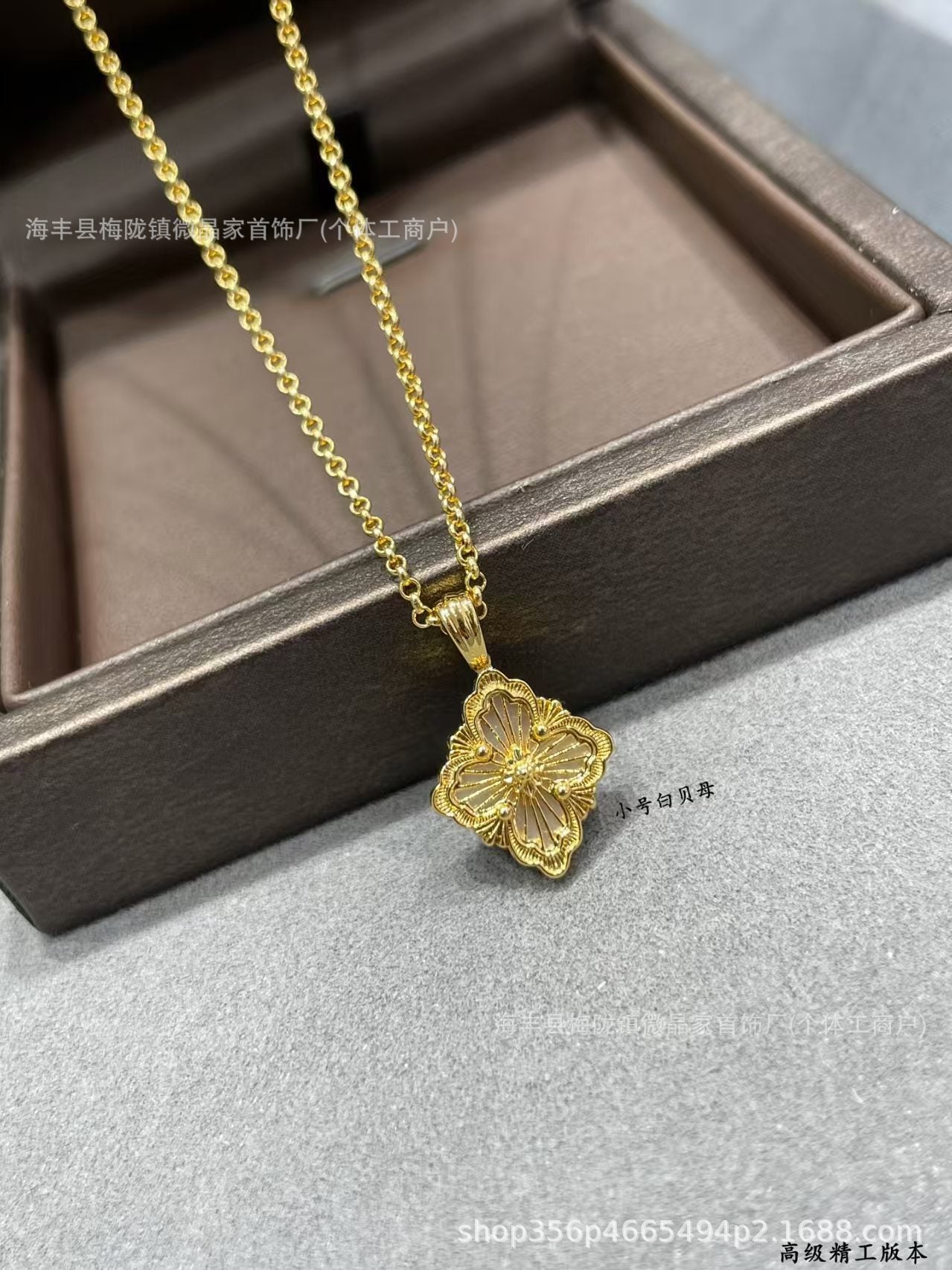 V金歌剧院四叶草项链高品质CNC天河蓝白贝母镶钻opera布契锁骨链