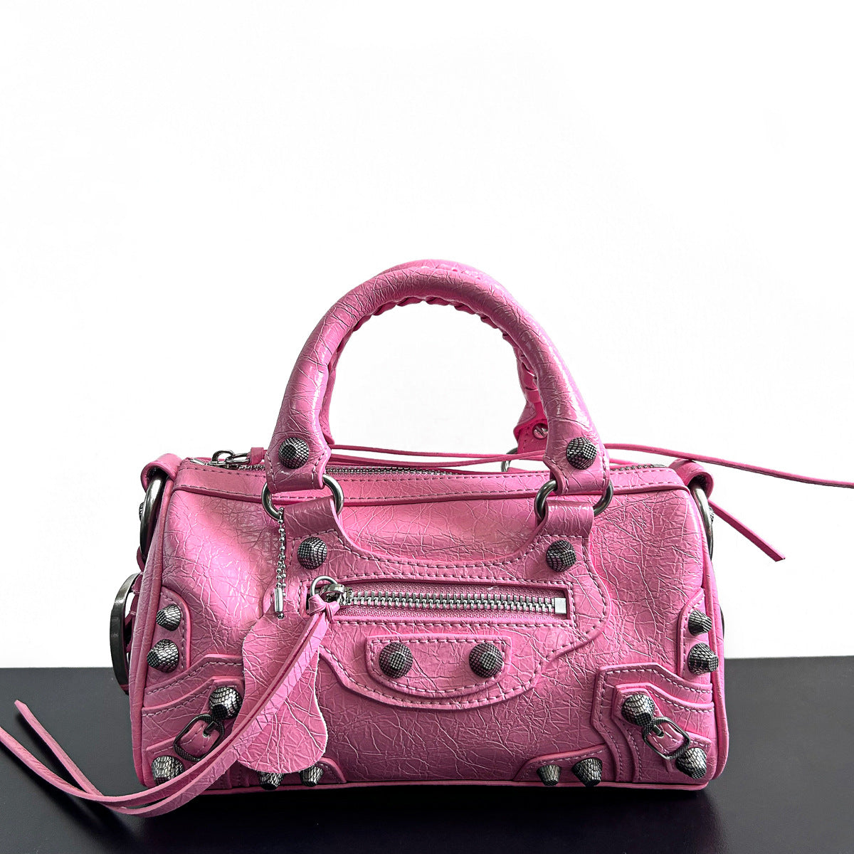 2023新款网红同款时尚百搭暗黑机车铆钉设计小托特手提斜挎包包女