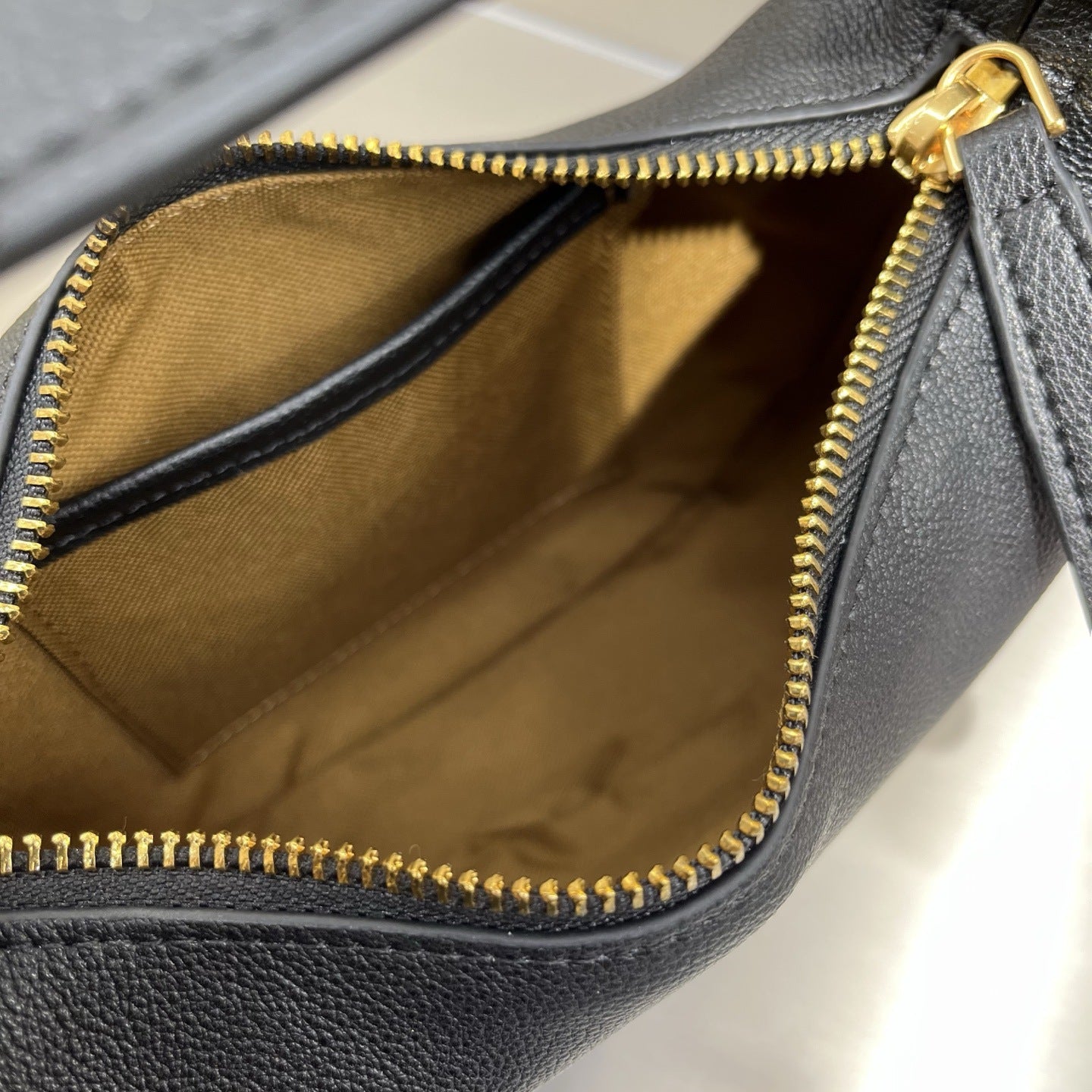 春夏简约腋下包单肩小众法棍包包女斜挎包2025新款半月包