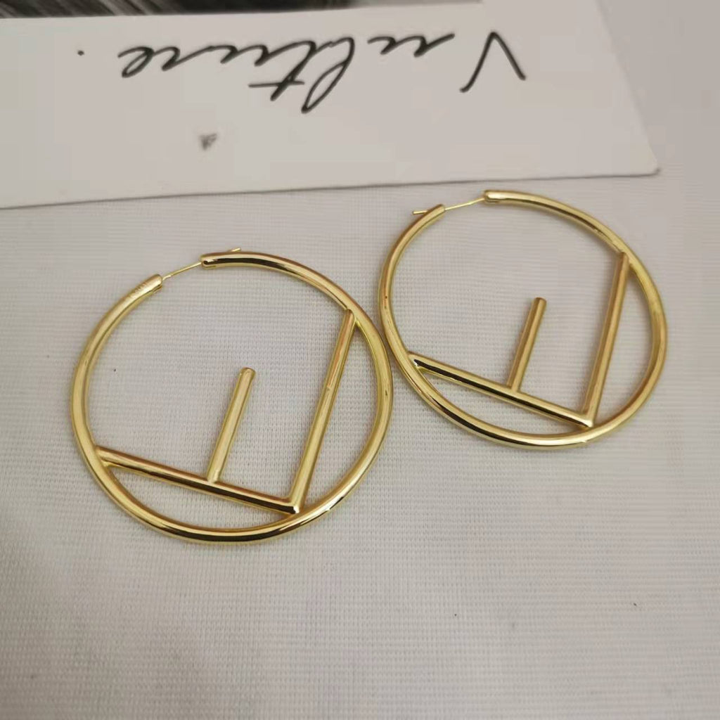 芬家21新款F字母圆圈耳环女高级感气质光面欧美风耳扣不对称耳圈