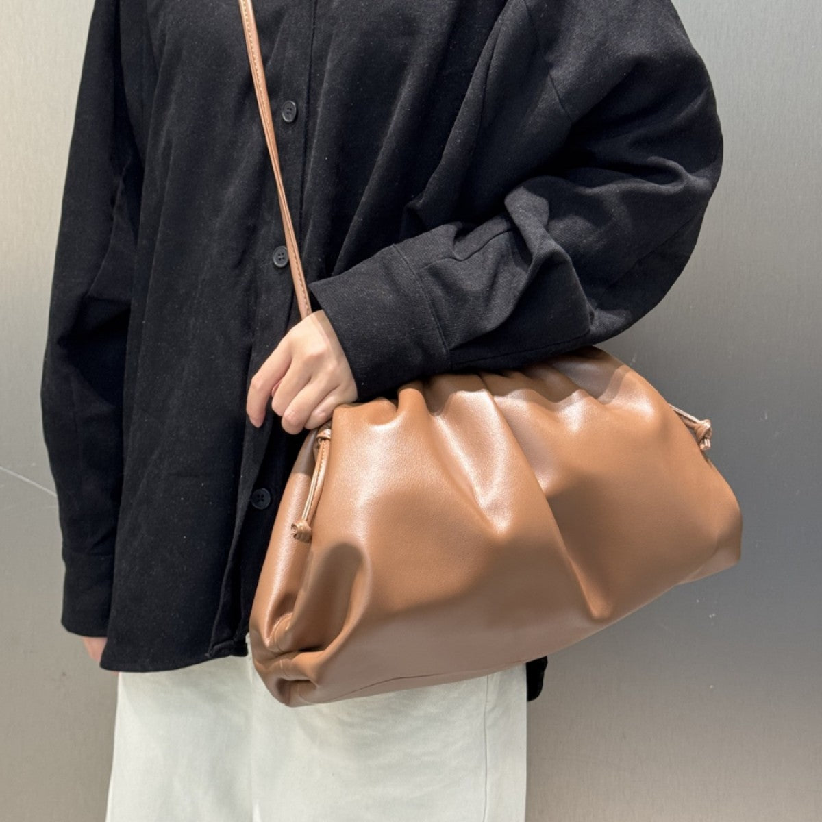 跨境牛皮饺子云朵包大号褶皱手拿夹子包时尚百搭单肩斜挎女包批发