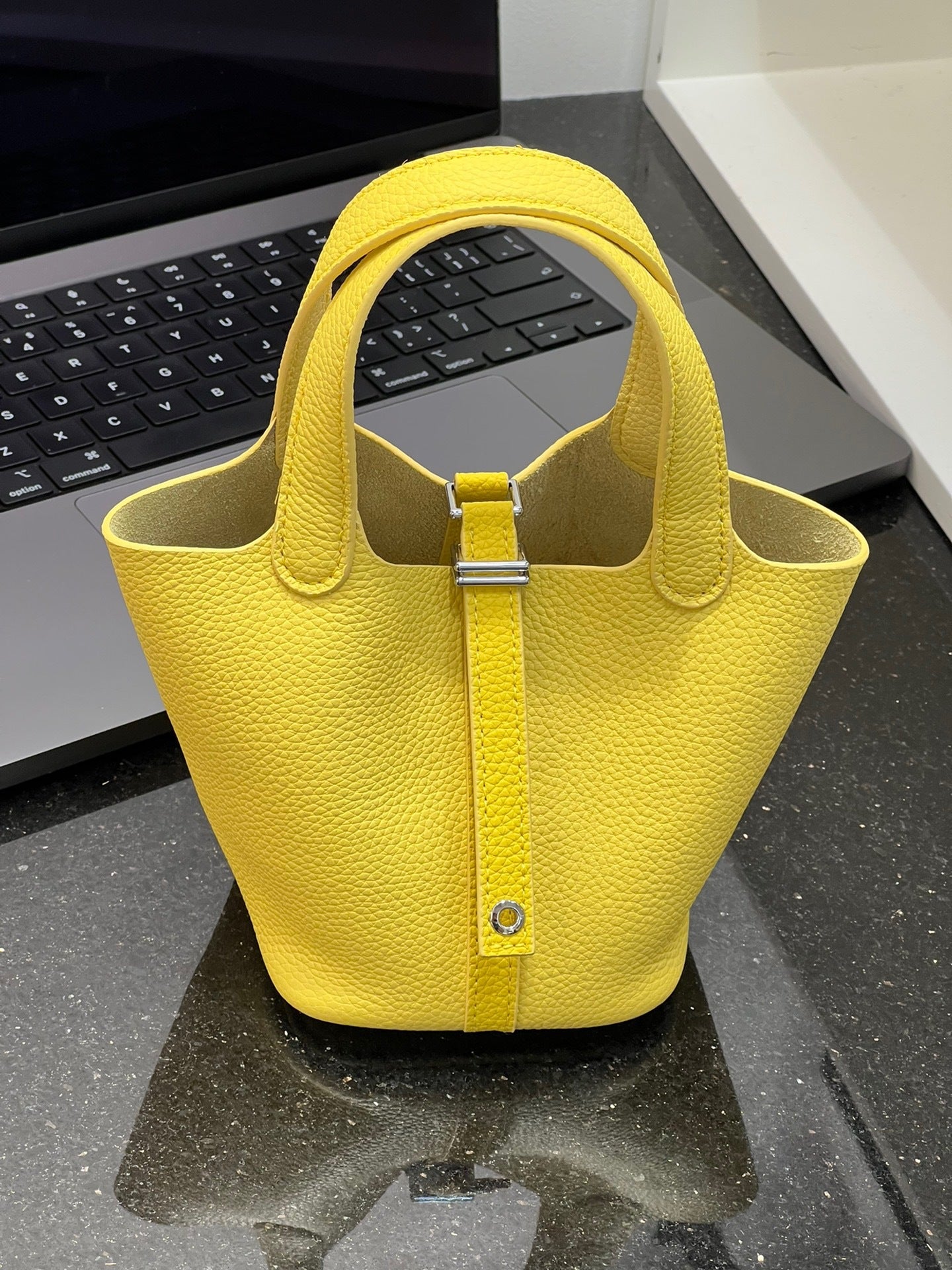 小鸡黄菜篮子包包女手提水桶包大容量2024新款百搭牛皮手拎子母包