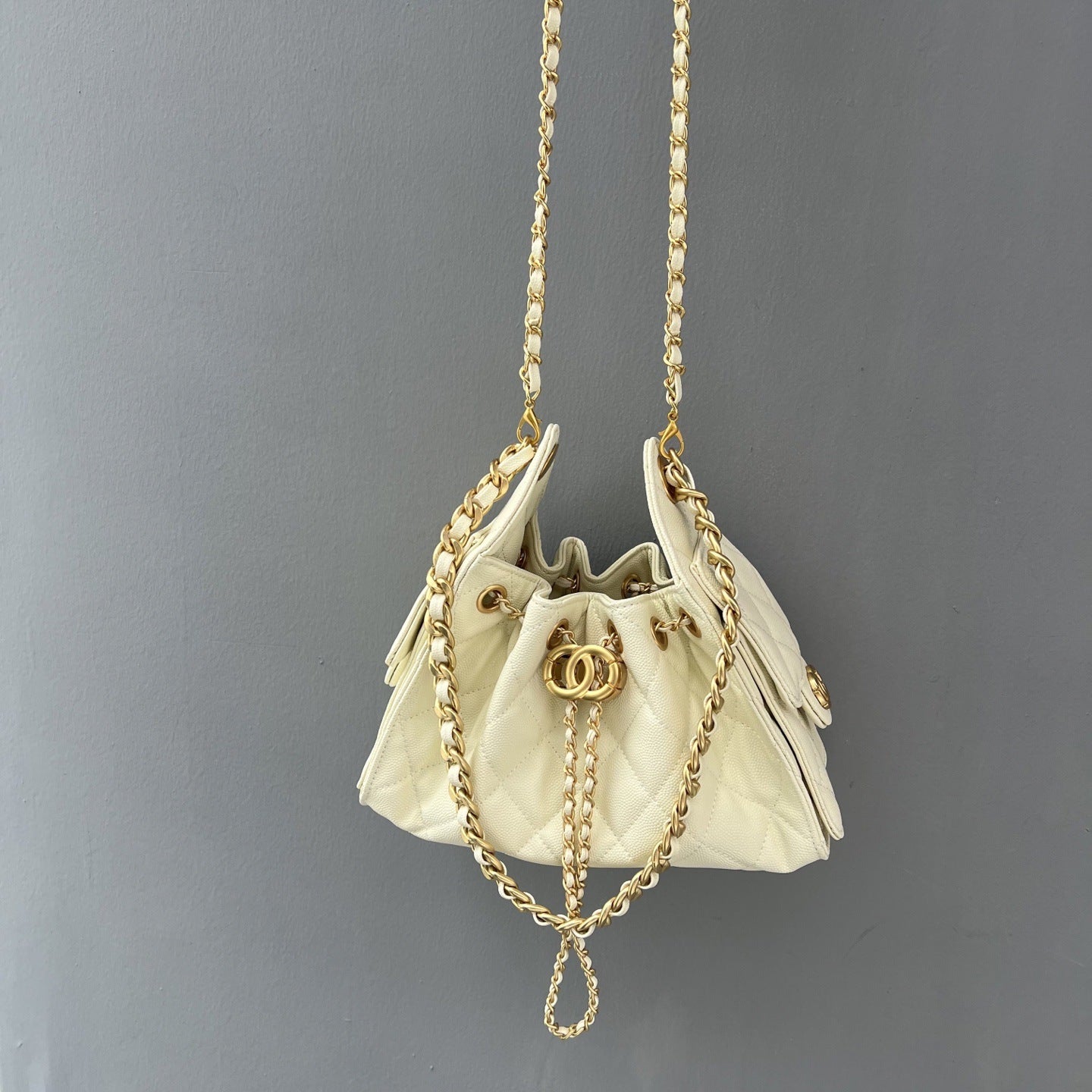 新款球纹头层牛皮油蜡牛皮嬉皮包水桶包腋下包流浪包手提斜挎单肩