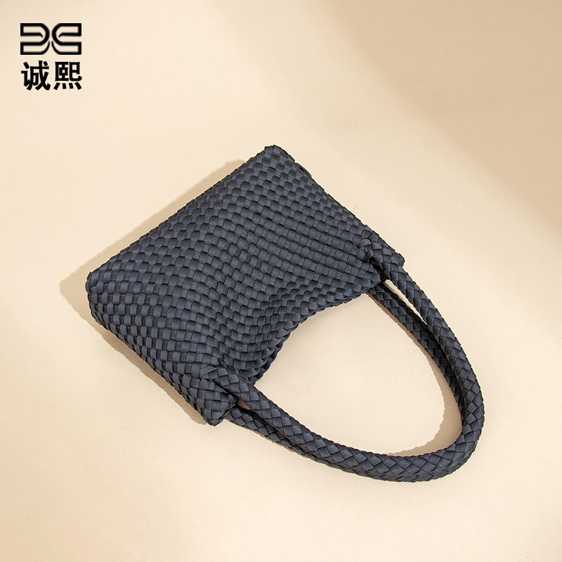 工厂定制贴标纯色手工编织包女士手提单肩腋下包大容量通勤斜挎包