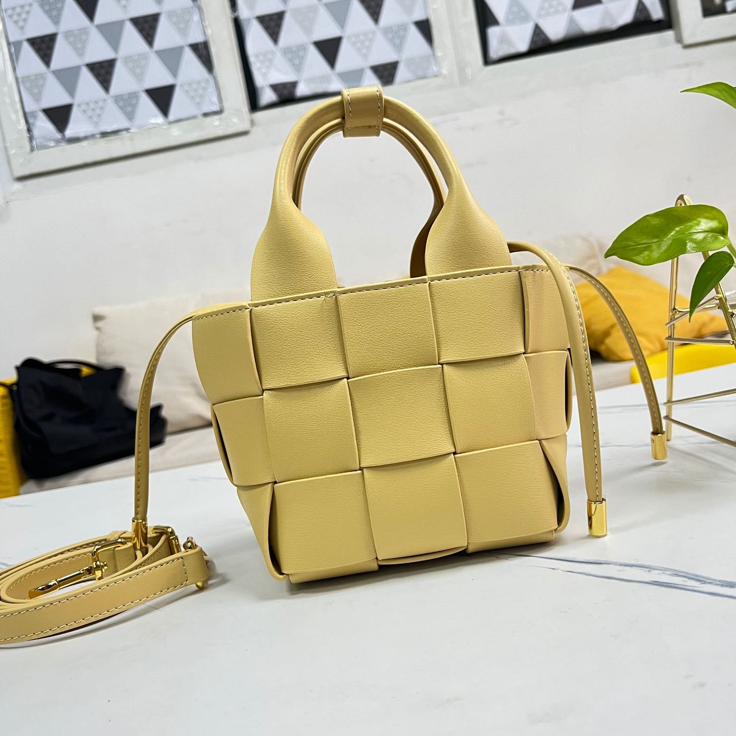 包包2022新款真皮女包编织牛皮单肩斜挎手提包手拎水桶简约时尚