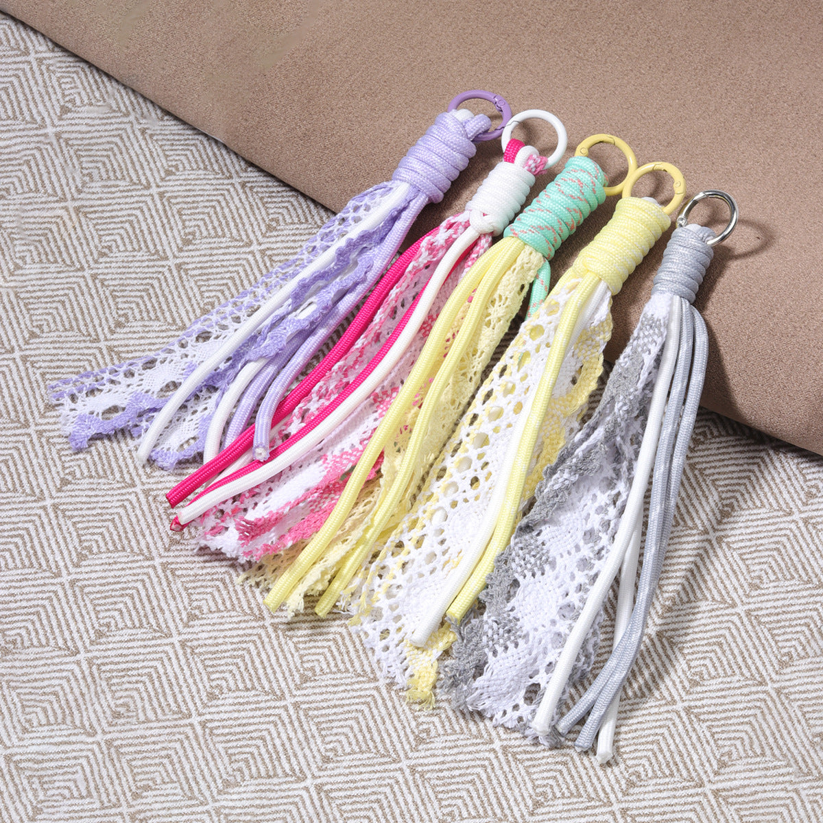 DIY欧美波西米亚风涤纶纯手工编织钥匙扣包包挂件批发跨境亚马逊