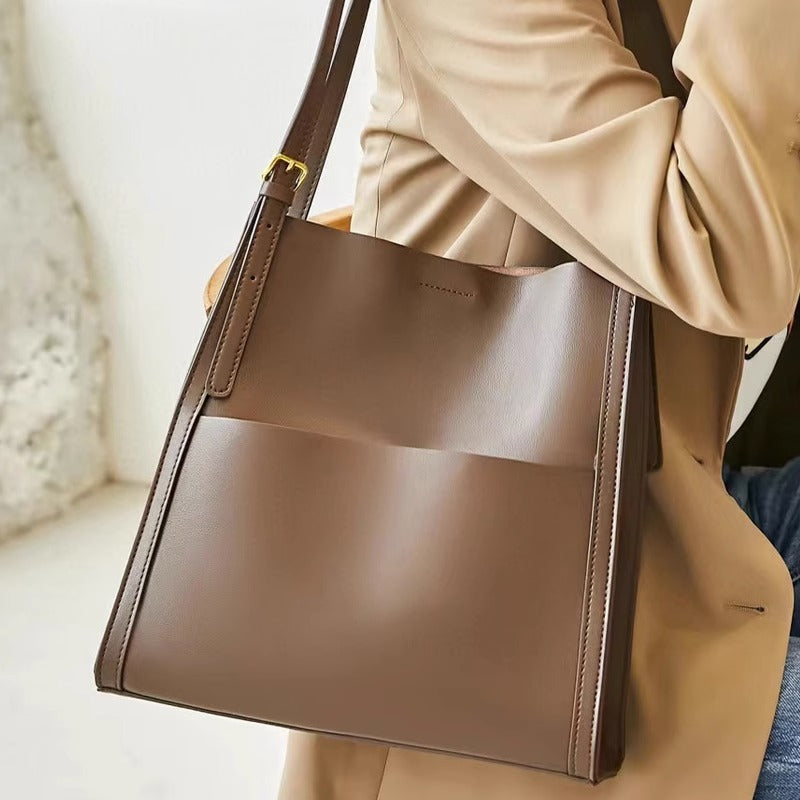 真牛皮包包女ins风百搭时尚大容量托特大包通勤上班水桶包女 代发