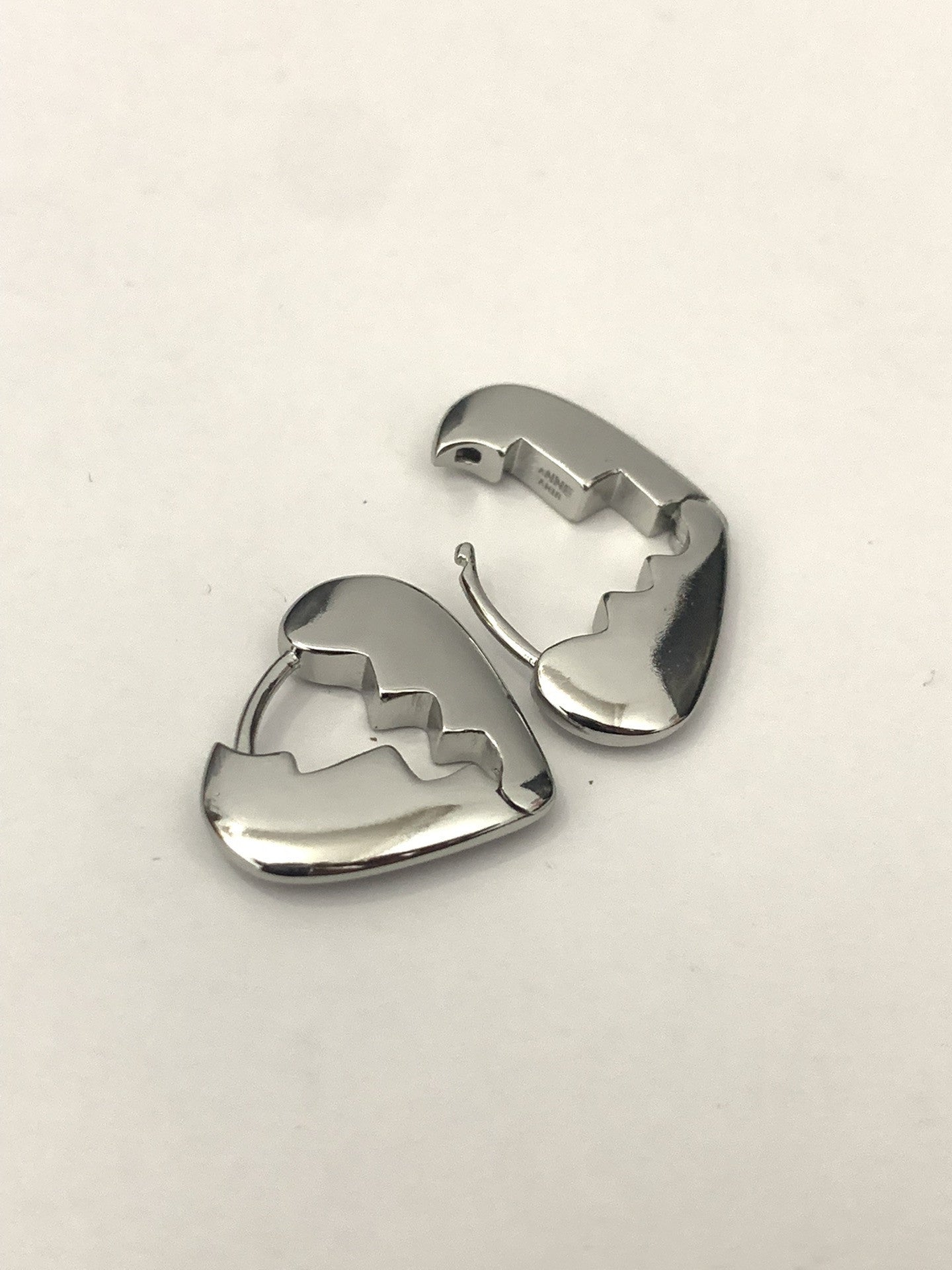 CELI风22新款心形耳环女光面气质个性高级感心动耳扣爱心耳饰