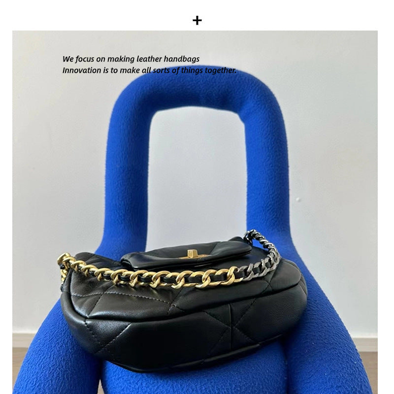 2023新款小香风复古拼接链条月牙腋下包真皮斜跨月牙包女单肩