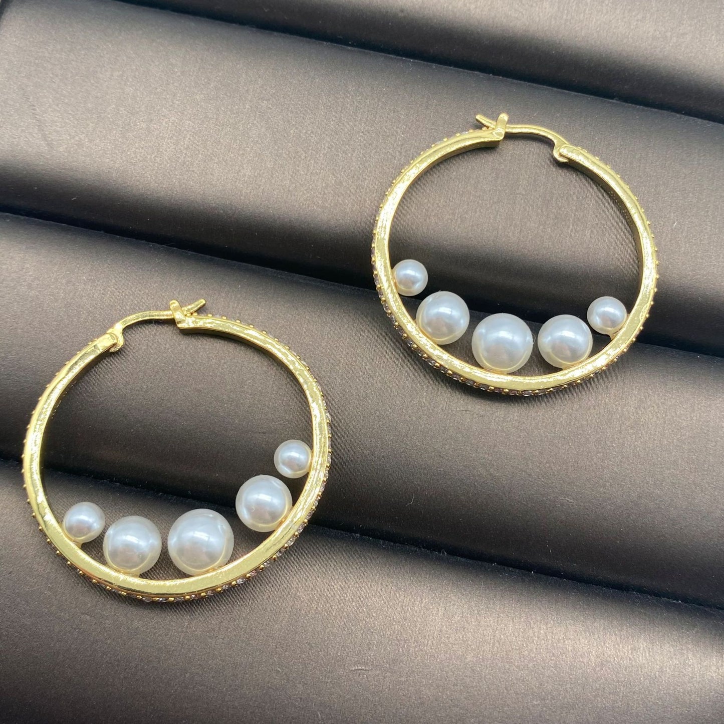 缪家新款耳圈珍珠水钻欧美简约大气时尚耳饰圆圈珍珠水晶耳钉女