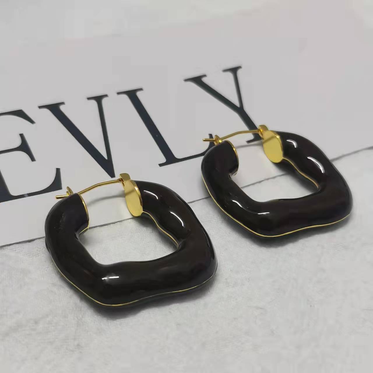 BV家21新款珐琅不规则U形耳环女高级感气质重工彩色几何形耳扣