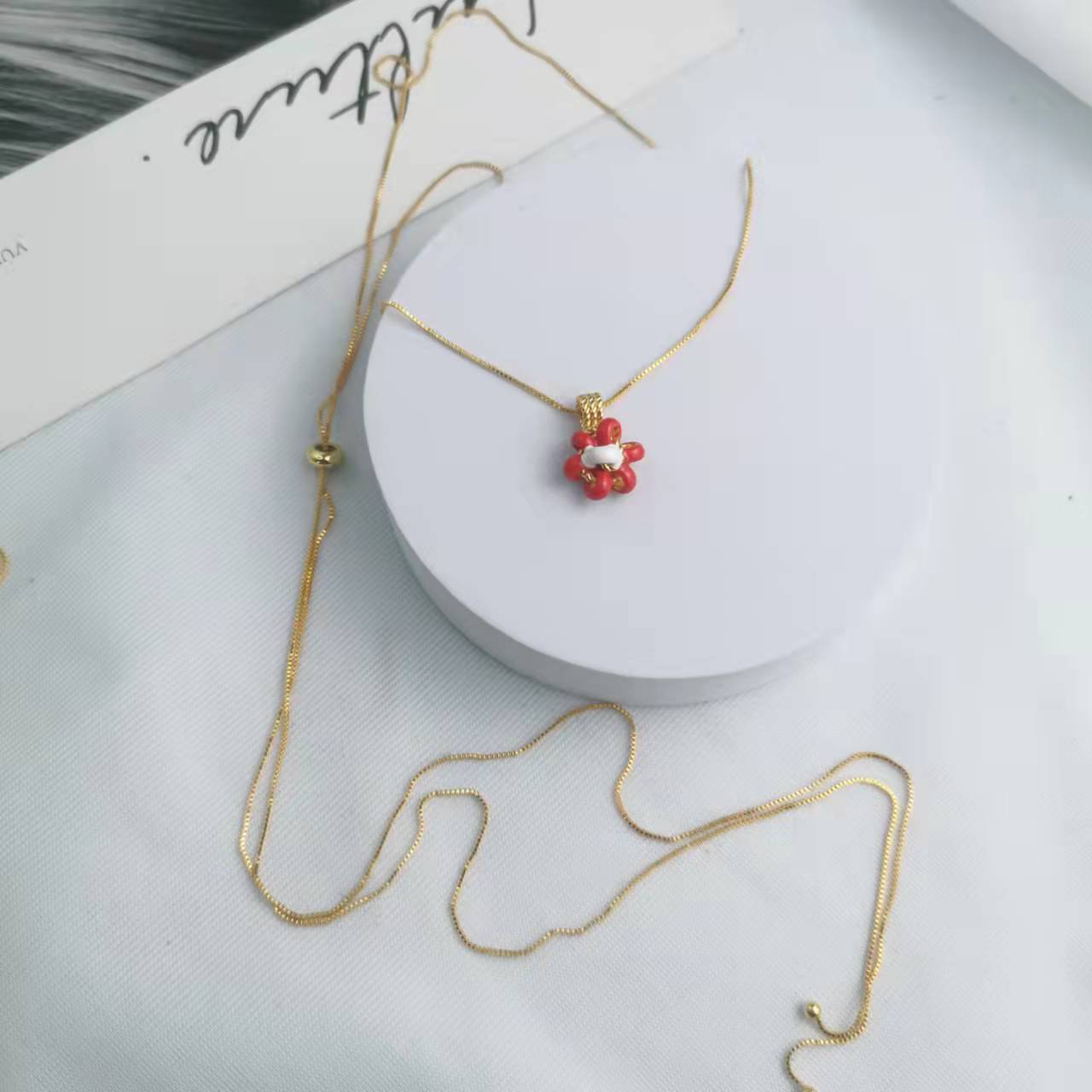 BV家22新款珐琅拼色小花项链女高级感气质花朵长款可抽拉毛衣链