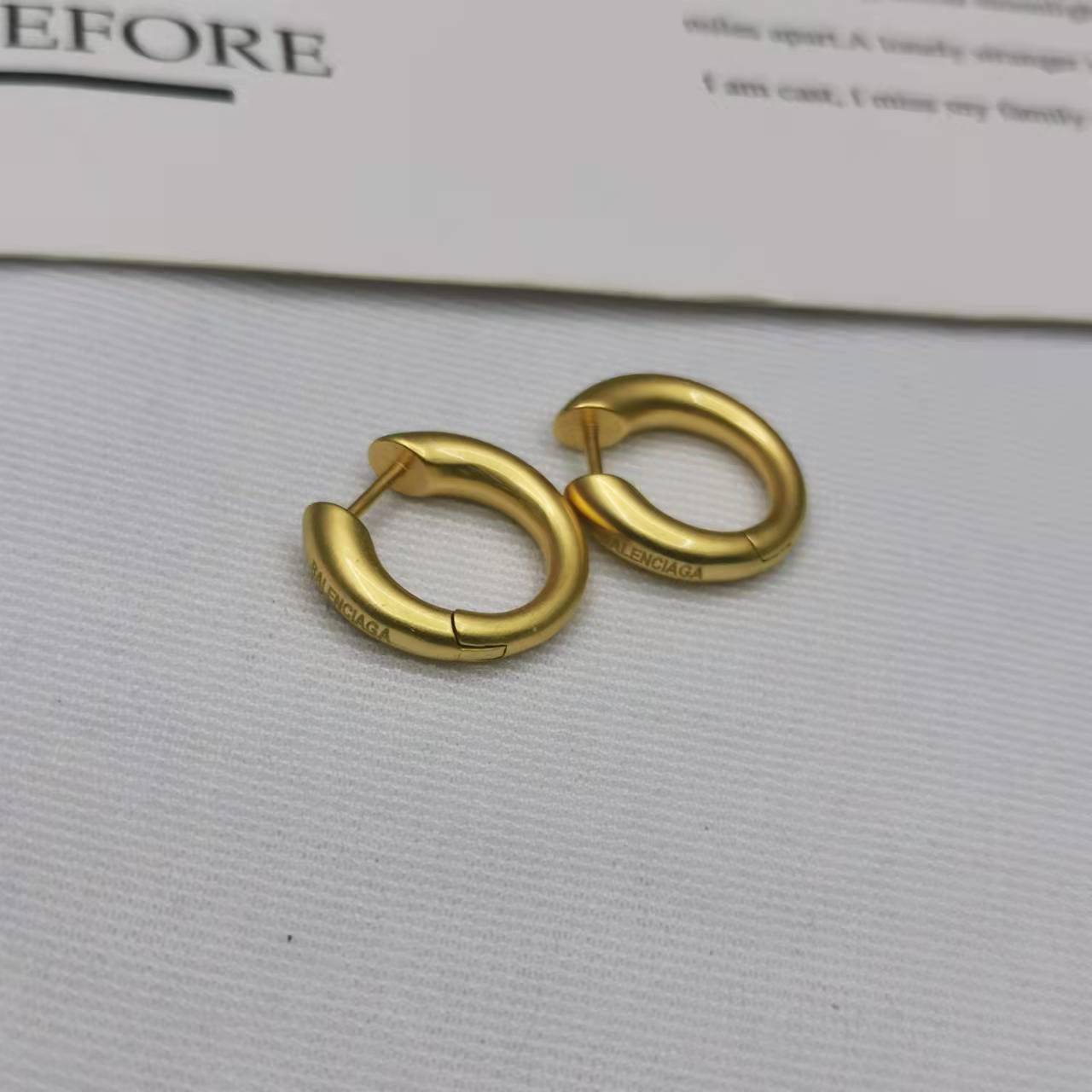 巴黎家21新款圆圈金色耳环女耳扣高级感独特耳饰磨砂金素圈耳钉