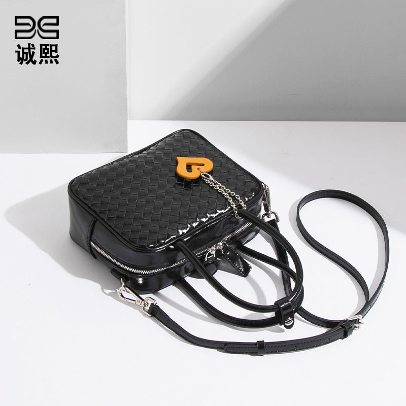 工厂直销新款包包手工编织质感爱心吊坠饼干包单肩手提斜挎小方包