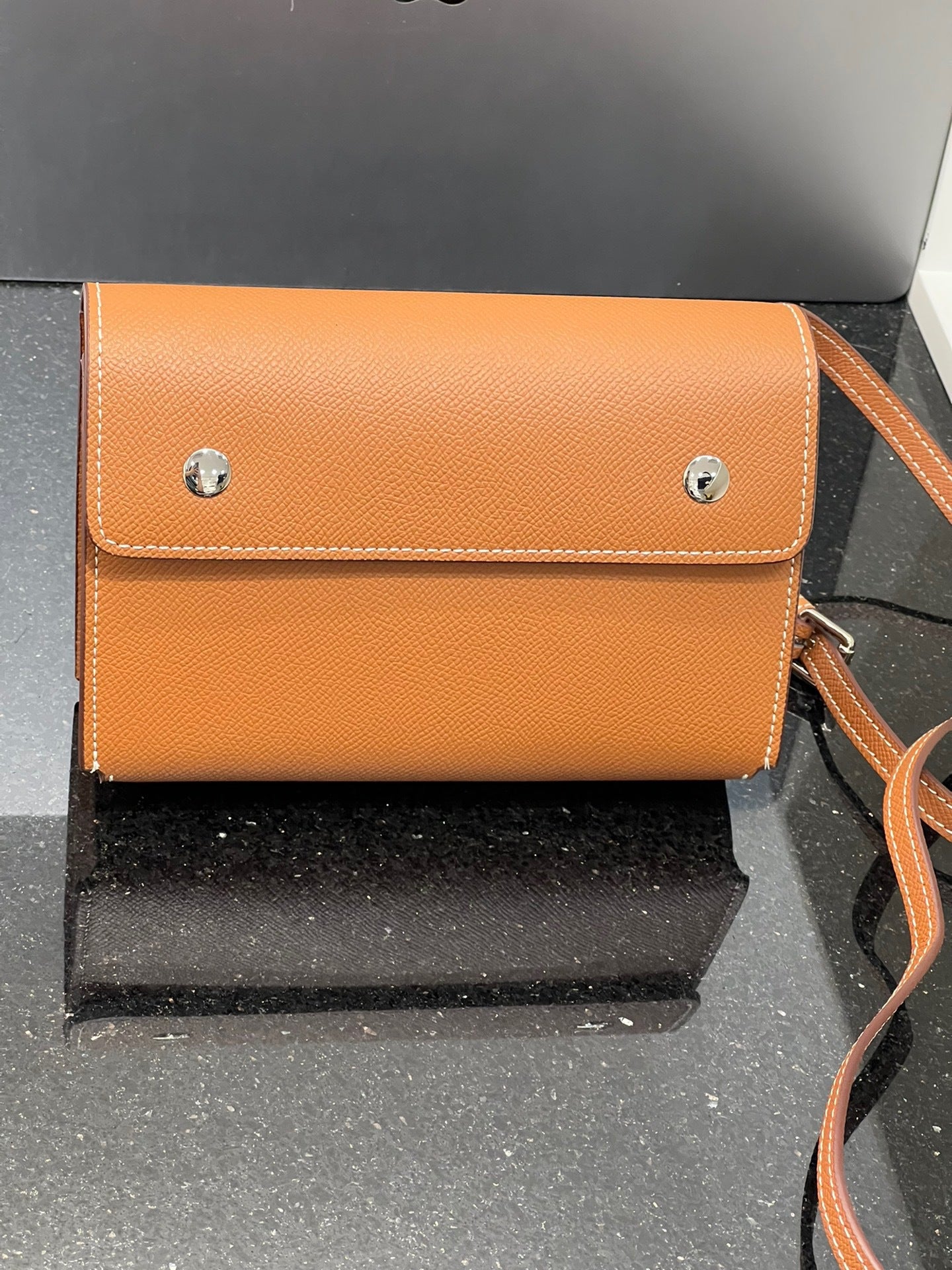 2024新款真皮中古款小腰包女手掌纹小方包简约通勤肩斜挎信封包潮