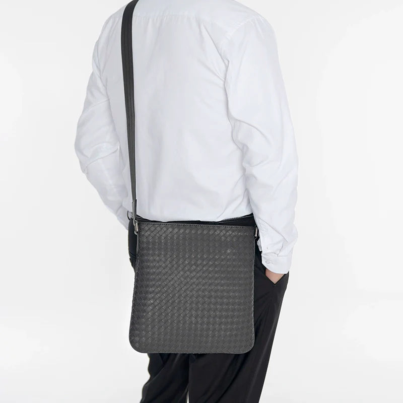 X&BV真皮男士包包单肩包男斜挎包休闲商务编织潮男竖款时尚小背包