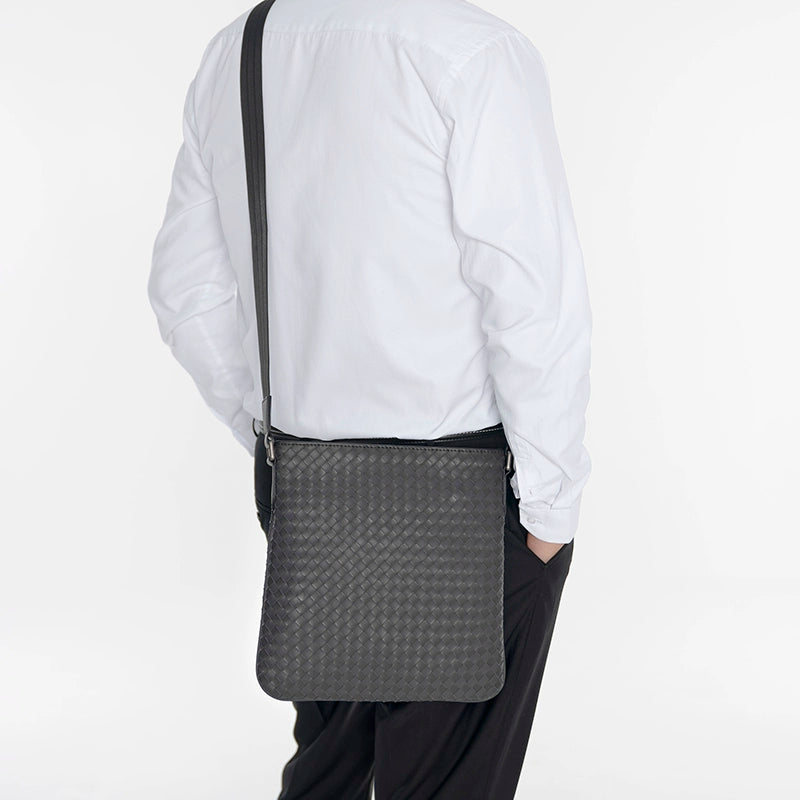 X&BV真皮男士包包单肩包男斜挎包休闲商务编织潮男竖款时尚小背包