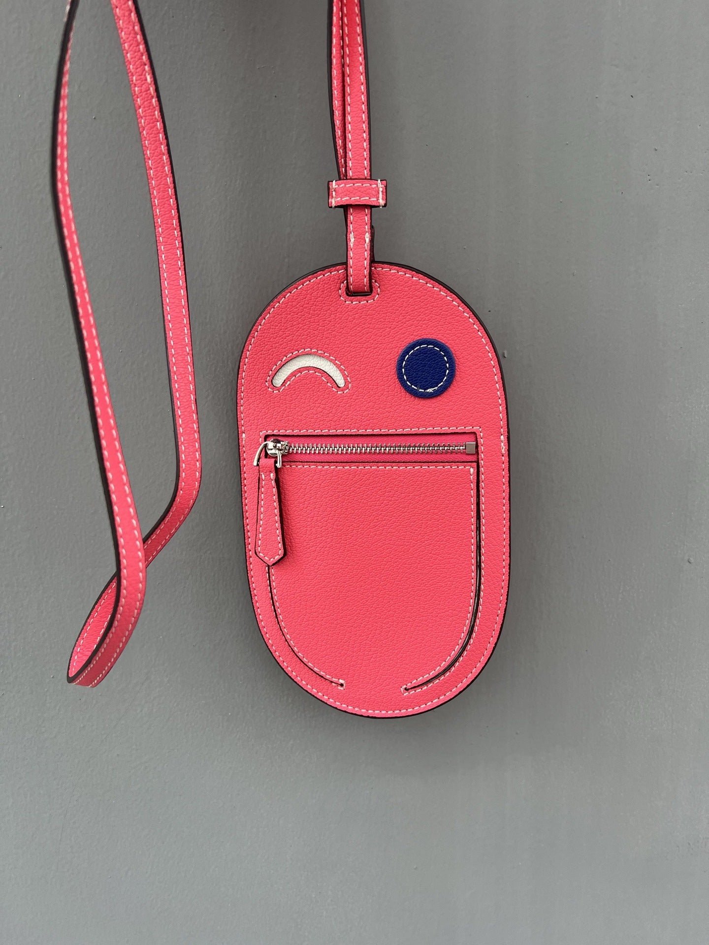 头层牛皮笑脸手机包真皮卡通图案挂脖小包包女2025新款单肩斜挎包