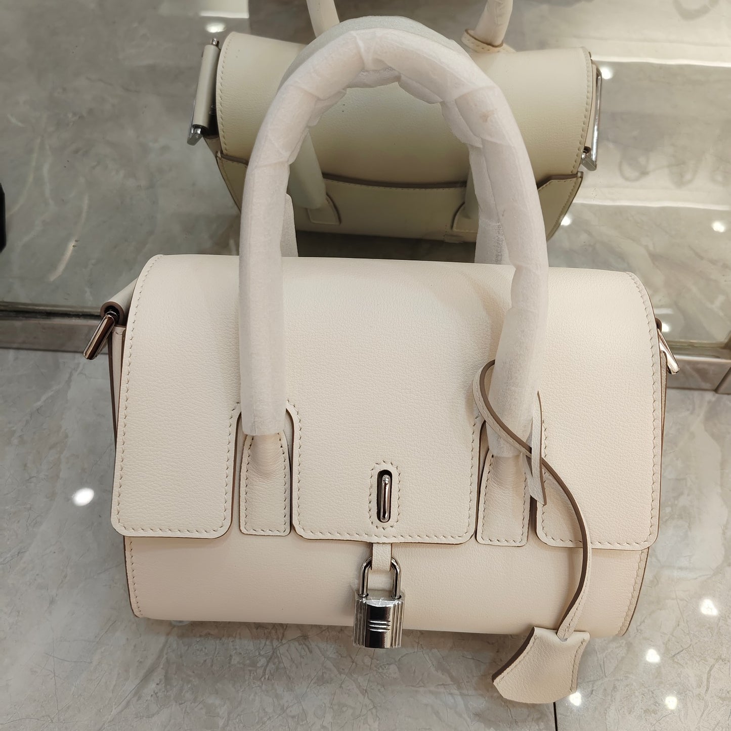 大容量上班通勤单肩斜挎包高级感真皮托特包女士2024新款通勤包包