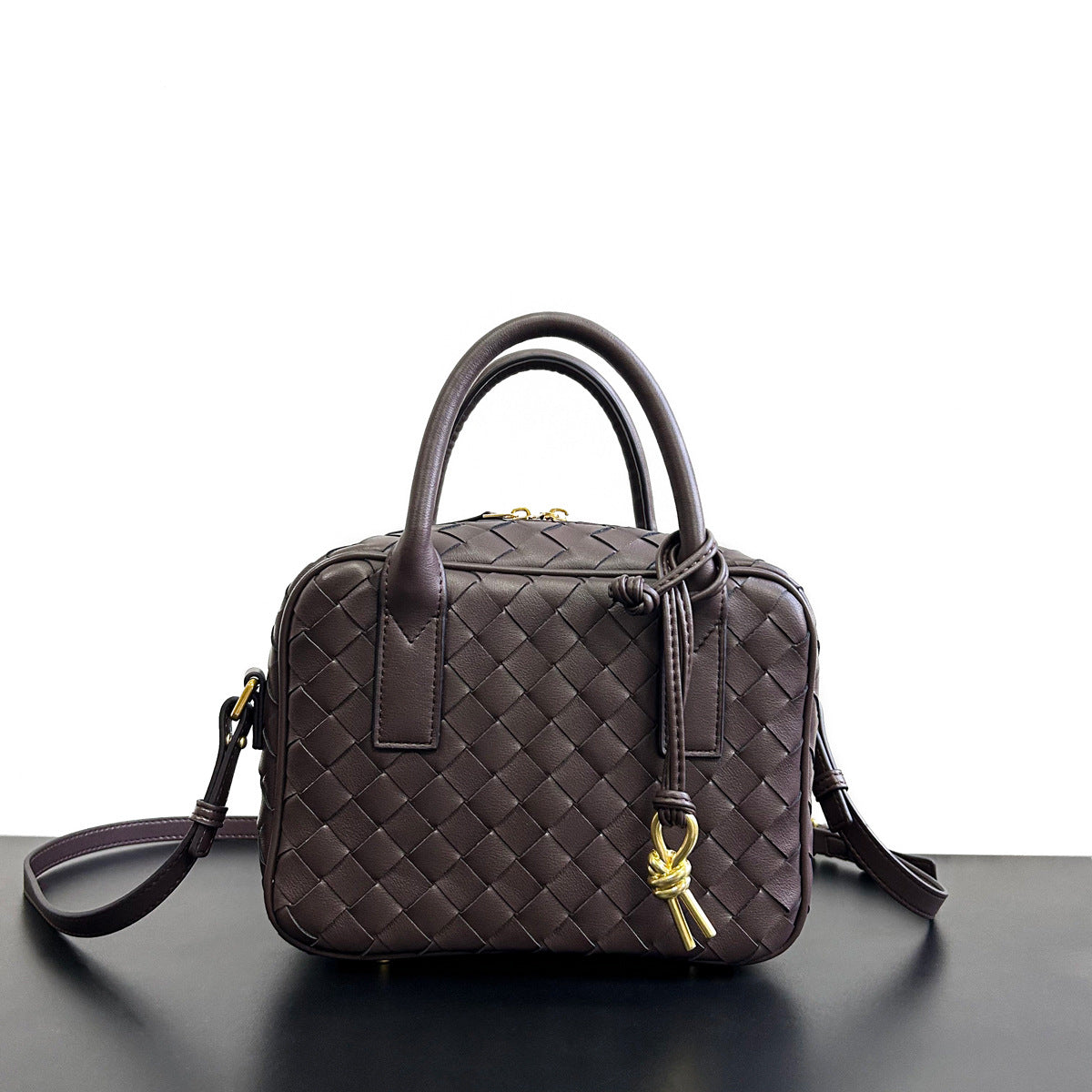 进口2023牛皮编织手提小方包饭盒包斜挎包高级冷波士顿编织小方包