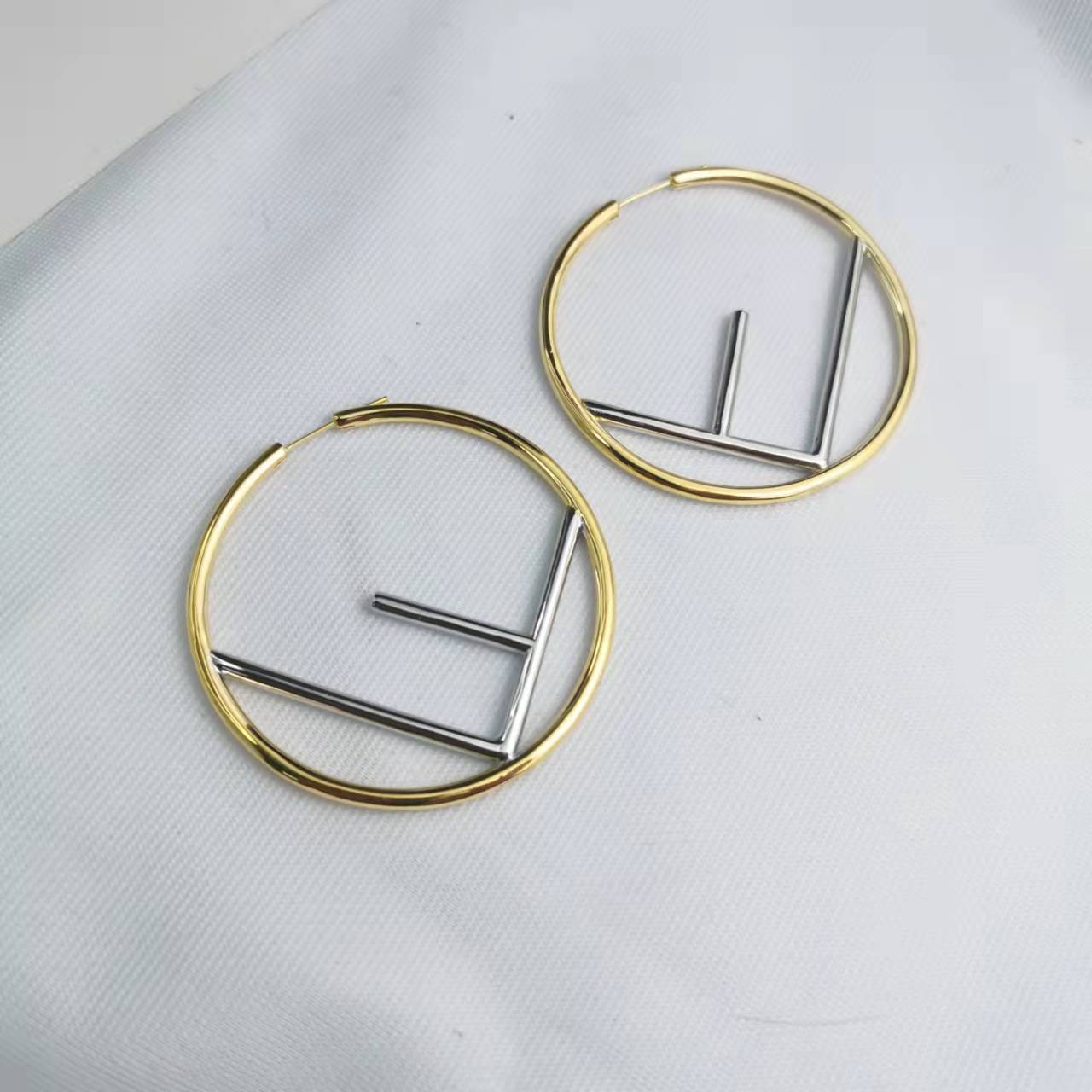 芬家22新款F字母大圆圈耳环女港风气质高级感ins欧美风拼色耳扣