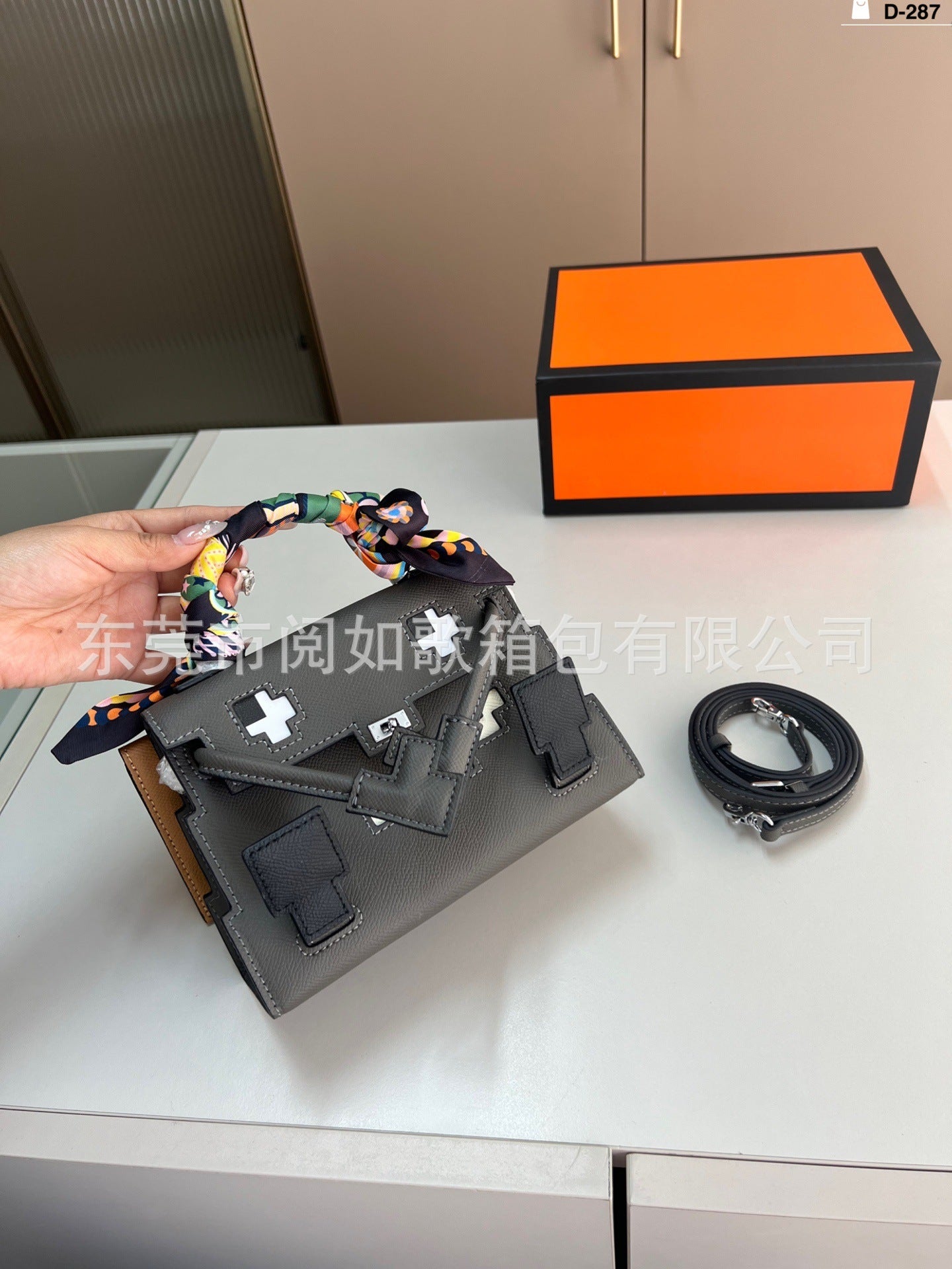 机器人凯莉包卡通笑脸包马赛克娃娃手提小方包单肩斜挎包一件代发