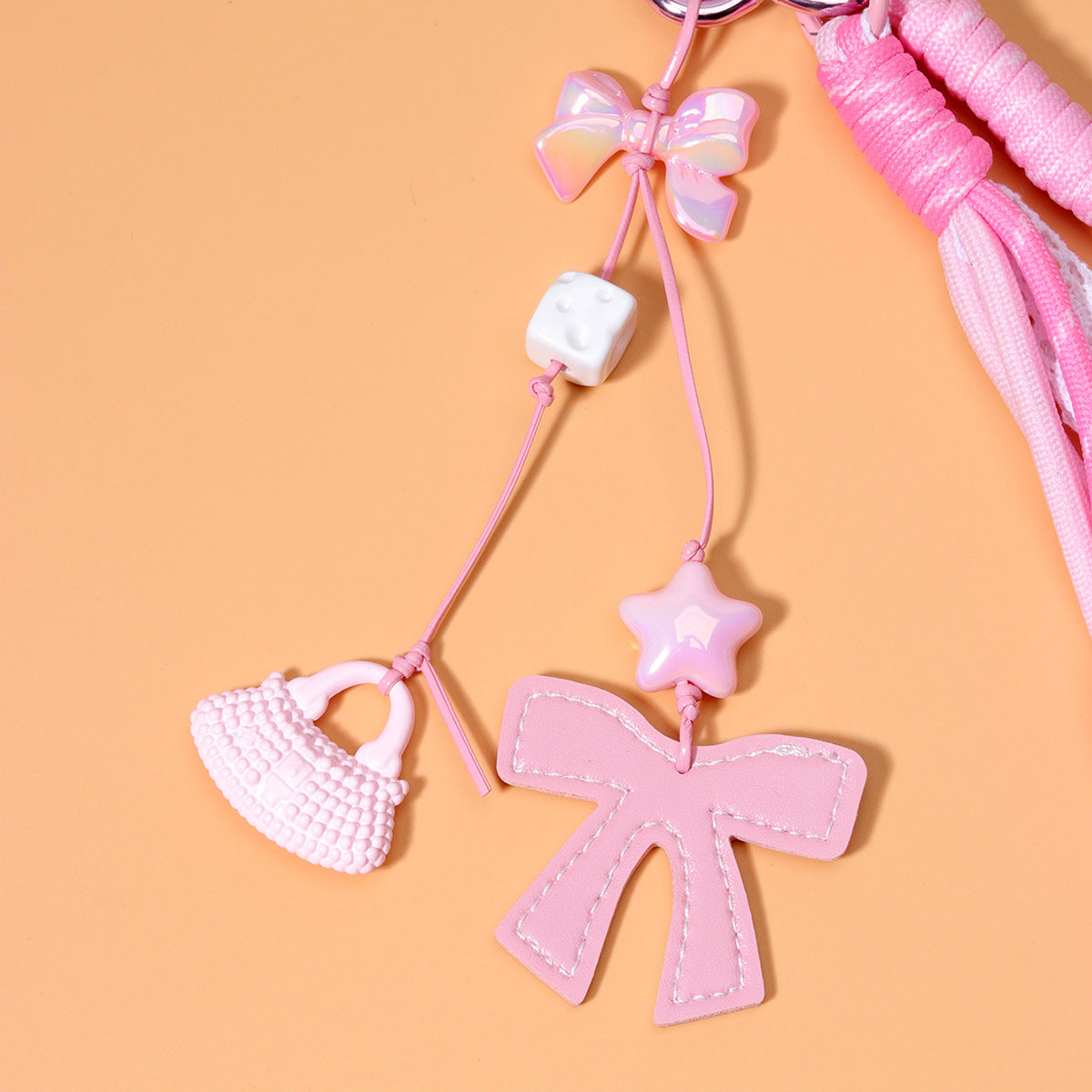 工厂原创diy包包挂件PU皮革豹纹小花挂件亚克力手提包串珠编织绳