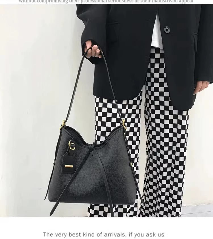 托特包女大容量手提包2024新款潮小众设计单肩斜挎包腋下包水桶包