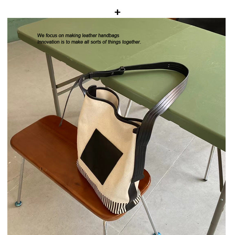 宽肩带水桶包包女士2024新款大容量高级感帆布拼接通勤单肩斜挎包