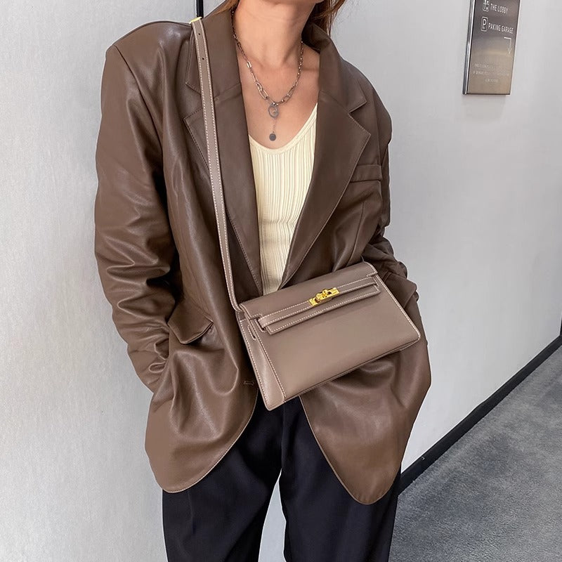 腋下包包女春夏2024新款通勤法棍包斜挎包高级质感复古单肩凯莉包