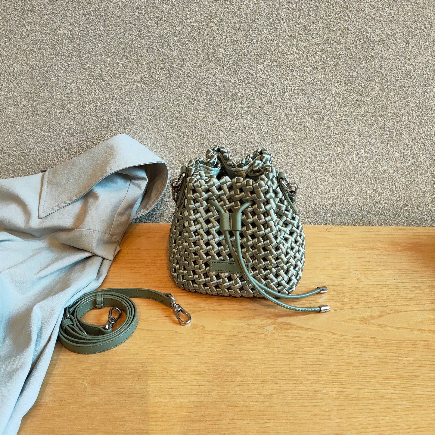 水桶包小包2024夏新法式小众高级感手工编织手提单肩斜挎包真皮女