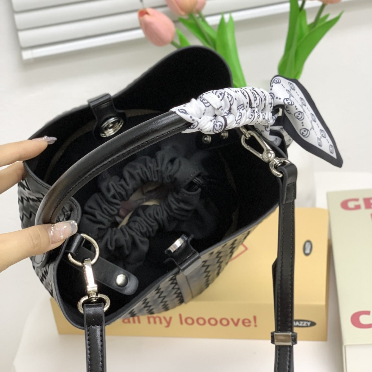 编织牛皮水桶包女斜挎包大容量高级感真皮菜篮子手提包女通勤单肩