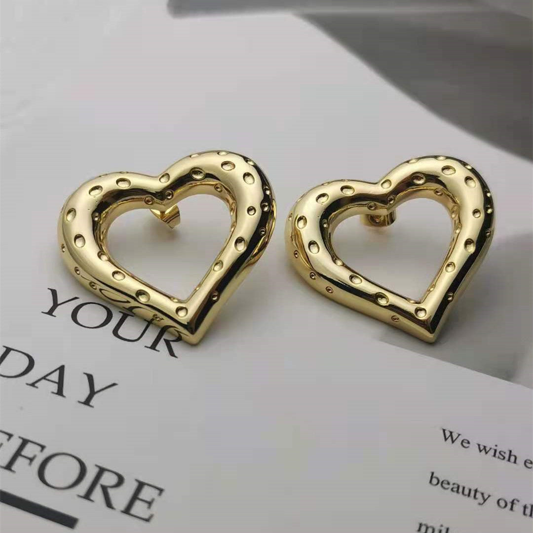 赛家新款大爱心耳钉女高级感气质港风批发银针镂空金色心形耳环