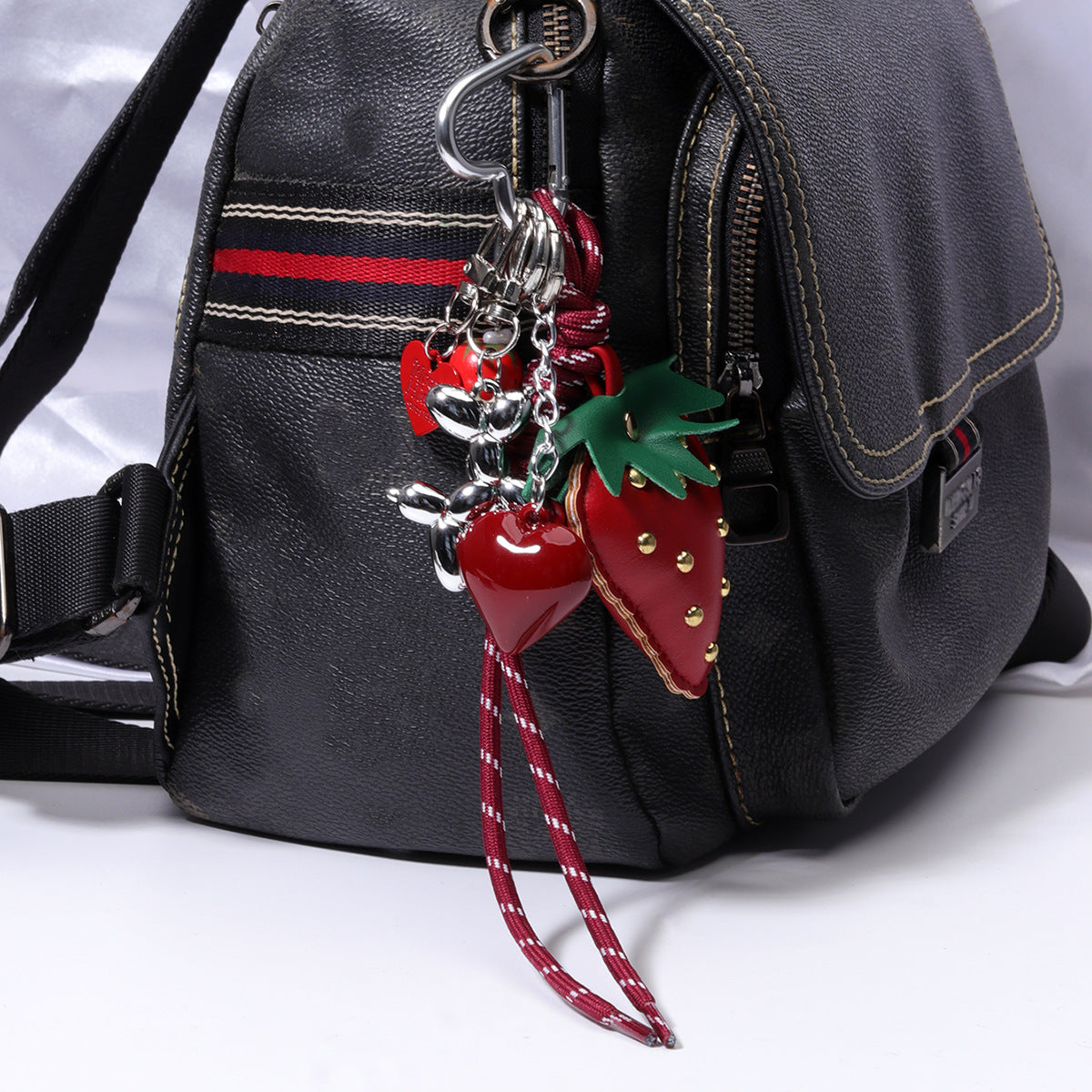 量大价优现货红色草莓包挂金属动物狗编织绳钥匙链钥匙扣包挂