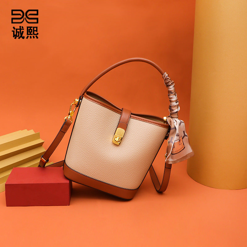 小众设计通勤手提水桶包女简约大气高级感时尚休闲百搭单肩斜挎包