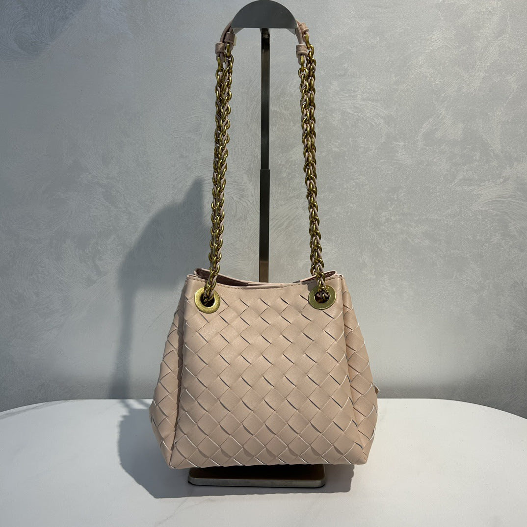 2025新款女士链条降落伞包纯手工真皮编织包百搭通勤单肩斜挎包潮