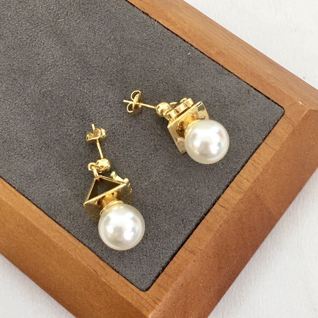 赛家新款宝塔凯旋门珍珠耳钉女高级感个性气质光面三角形耳环