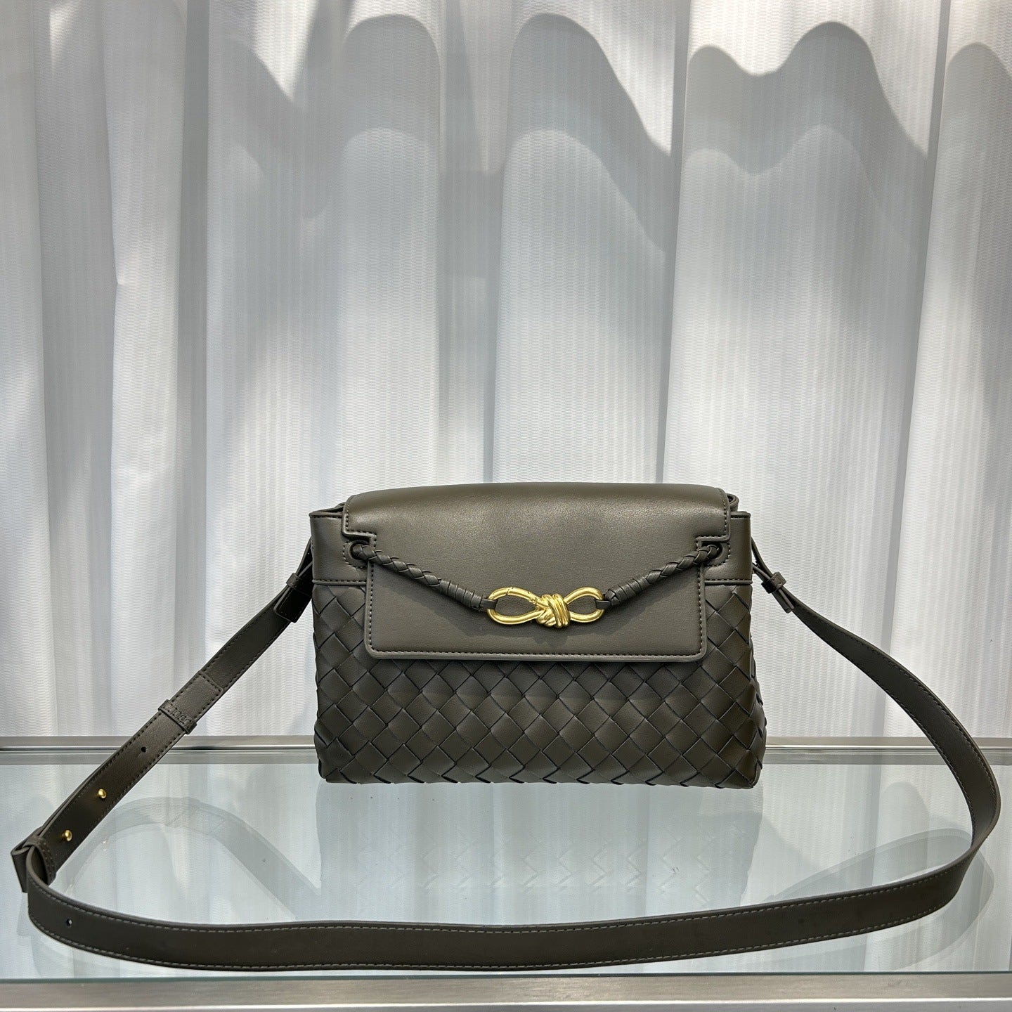 热销新款跨境手工编织金属蝴蝶扣包菱格时尚单肩托特包百搭斜跨包