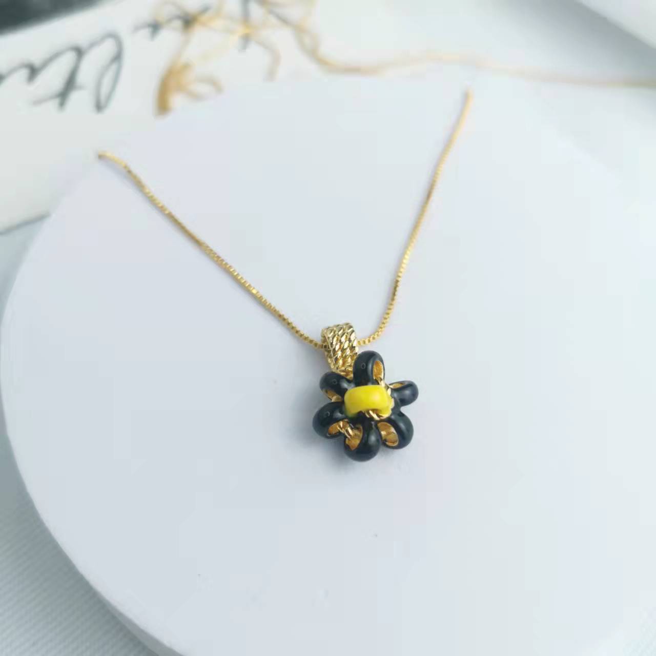 BV家22新款珐琅拼色小花项链女高级感气质花朵长款可抽拉毛衣链