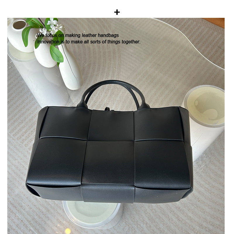 大容量编织手提包包女2025新款高级质感单肩腋下包时尚通勤托特包