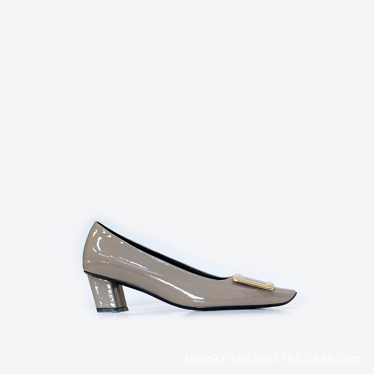 2026早春新款rv漆皮方扣经典方头粗跟女单鞋OL职场通勤浅口鞋直销