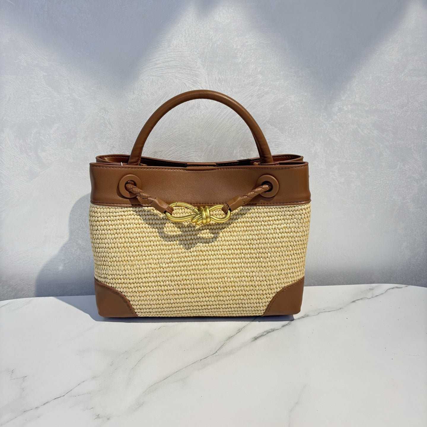 2025跨境新款包包彩虹草编单肩包包女休闲水桶包沙滩慵懒风女包