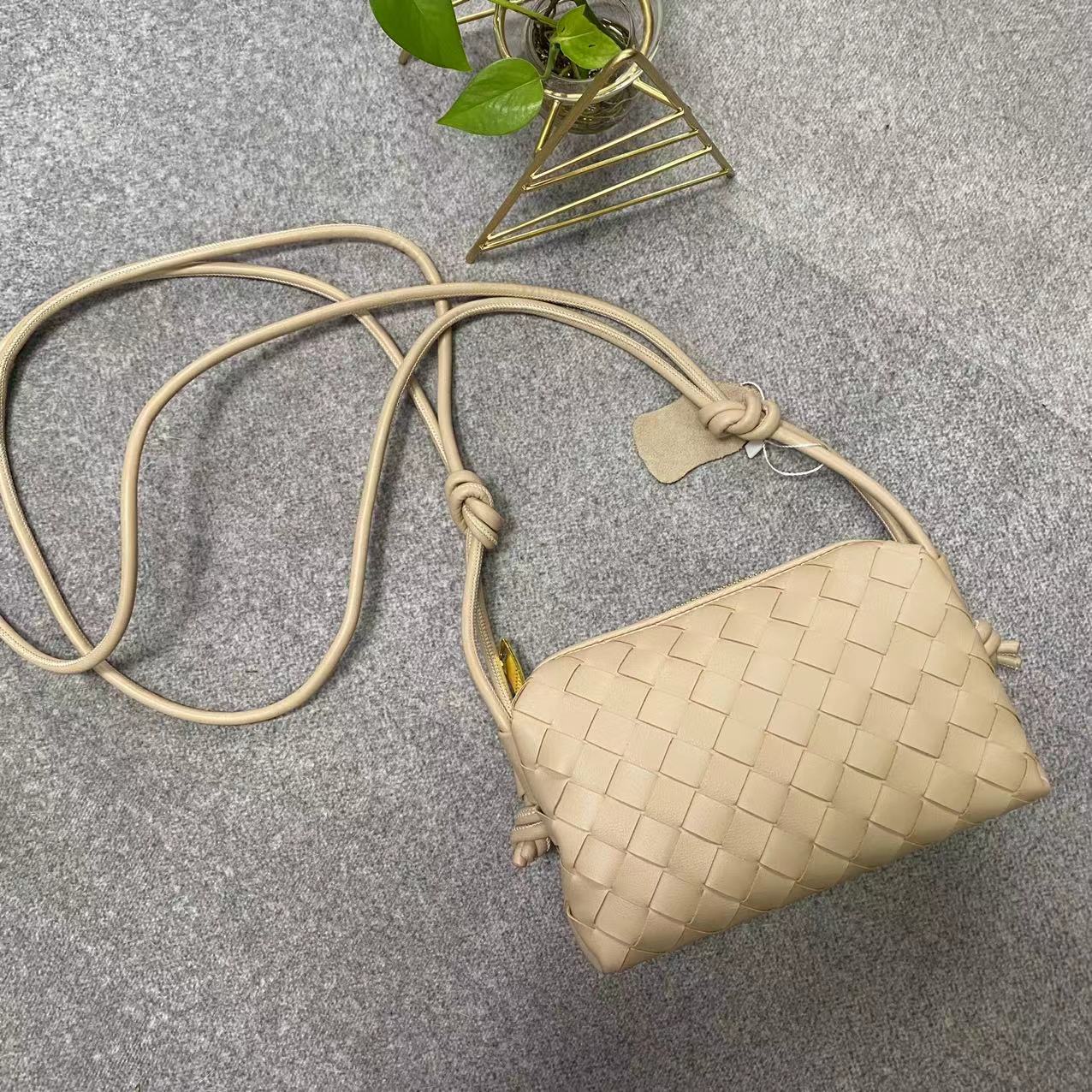 包包女2022新款真皮女包牛皮包包编织小方包饭盒包轻奢小包包潮牌