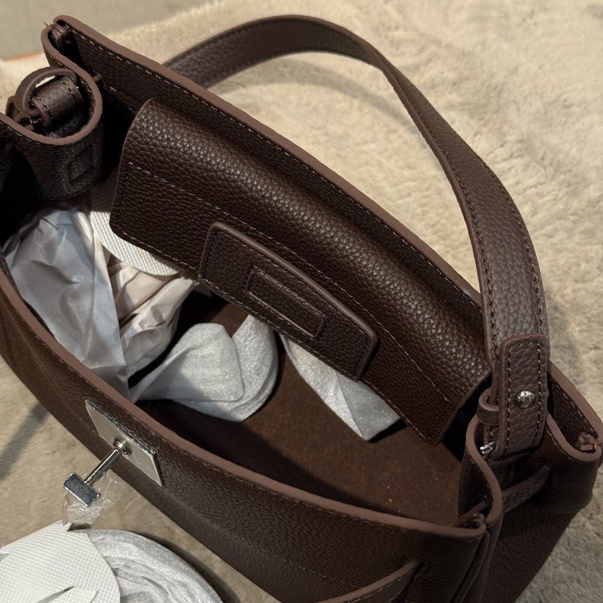 高级感凯莉腋下女包秋冬新款头层牛皮通勤百搭复古单肩斜挎小方包