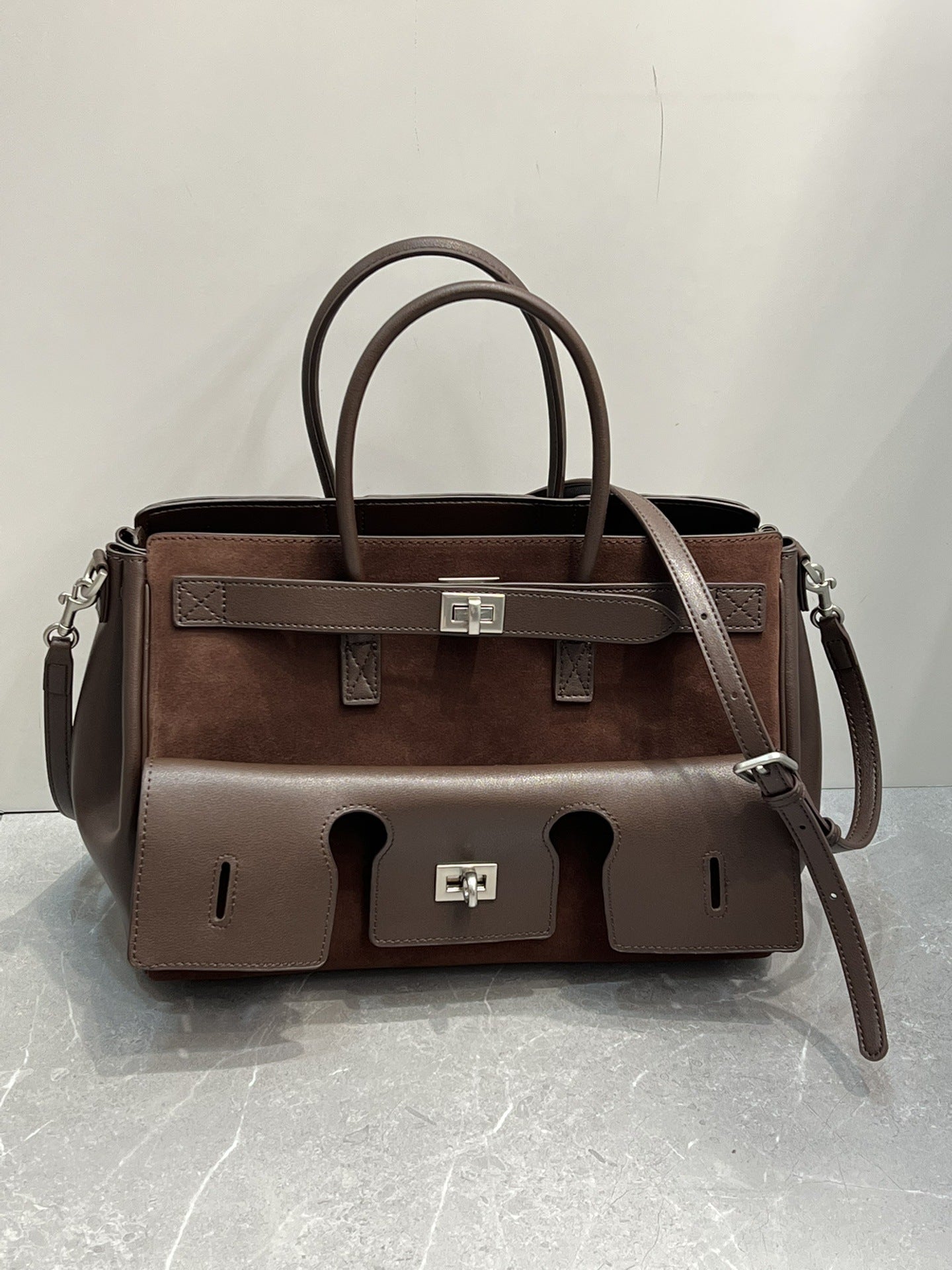 2024冬季新款锁扣托特包大容量中性机车包女头层牛皮真皮单肩包包