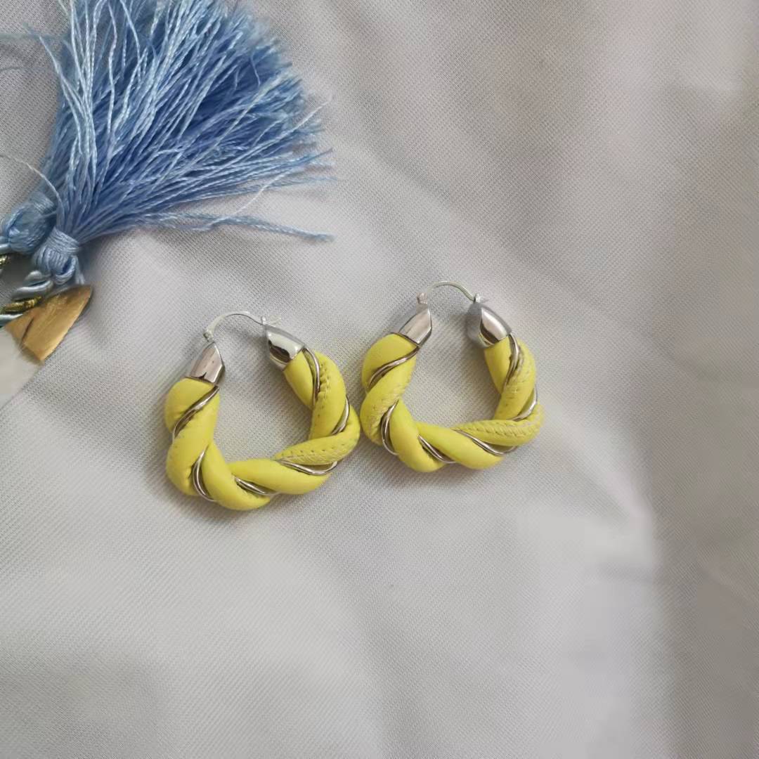 厂家批发BV新款三角扭结耳圈女欧美风高级感耳饰气质几何皮革耳环