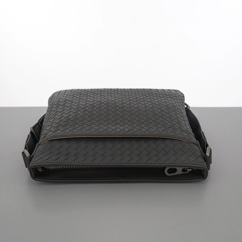 X&BV真皮男士包包单肩包男斜挎包休闲商务编织潮男竖款时尚小背包